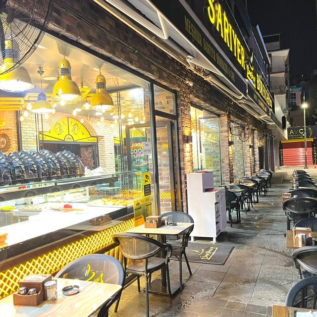 Dükkân önü, vitrin ve içecek bölümü